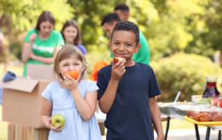 Photo of 2 Kids eating an apple